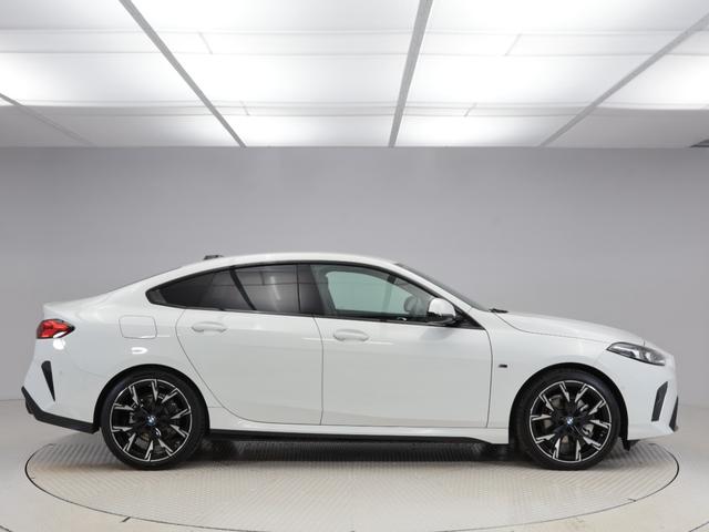 ２シリーズ ２２０ｄグランクーペ　Ｍスポーツハイラインパッケージ　認定中古車　２年保証　１９インチＡＷ　ヘッドアップディスプレイ　Ｈａｒｍａｎ／Ｋａｒｄｏｎ　全周囲カメラ　アクティブクルーズコントロール　パドルシフト　アダプティブＬＥＤ　衝突軽減　車線逸脱（6枚目）