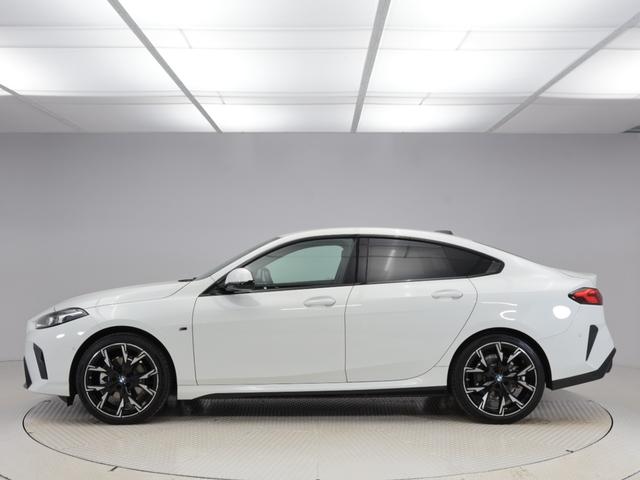 ２シリーズ ２２０ｄグランクーペ　Ｍスポーツハイラインパッケージ　認定中古車　２年保証　１９インチＡＷ　ヘッドアップディスプレイ　Ｈａｒｍａｎ／Ｋａｒｄｏｎ　全周囲カメラ　アクティブクルーズコントロール　パドルシフト　アダプティブＬＥＤ　衝突軽減　車線逸脱（7枚目）