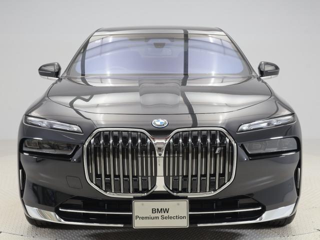 ｉ７ ｘＤｒｉｖｅ　６０　エクセレンス　認定中古車　２年保証　リヤエンターテイメント　パノラマルーフ　２０インチＡＷ　オットマン　レザーシート　アクティブクルーズコントロール　Ｂ＆Ｗサウンドシステム　全周囲カメラ　衝突軽減　車線逸脱（3枚目）