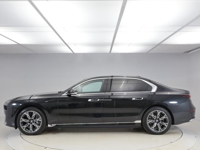 ｉ７ ｘＤｒｉｖｅ　６０　エクセレンス　認定中古車　２年保証　リヤエンターテイメント　パノラマルーフ　２０インチＡＷ　オットマン　レザーシート　アクティブクルーズコントロール　Ｂ＆Ｗサウンドシステム　全周囲カメラ　衝突軽減　車線逸脱（7枚目）