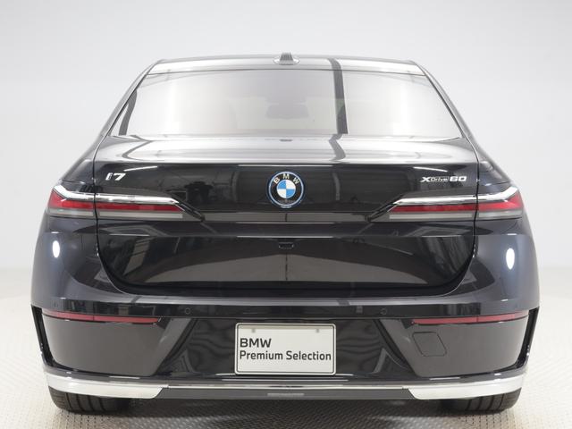 ｉ７ ｘＤｒｉｖｅ　６０　エクセレンス　認定中古車　２年保証　リヤエンターテイメント　パノラマルーフ　２０インチＡＷ　オットマン　レザーシート　アクティブクルーズコントロール　Ｂ＆Ｗサウンドシステム　全周囲カメラ　衝突軽減　車線逸脱（8枚目）