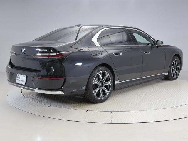 ｉ７ ｘＤｒｉｖｅ　６０　エクセレンス　認定中古車　２年保証　リヤエンターテイメント　パノラマルーフ　２０インチＡＷ　オットマン　レザーシート　アクティブクルーズコントロール　Ｂ＆Ｗサウンドシステム　全周囲カメラ　衝突軽減　車線逸脱（9枚目）