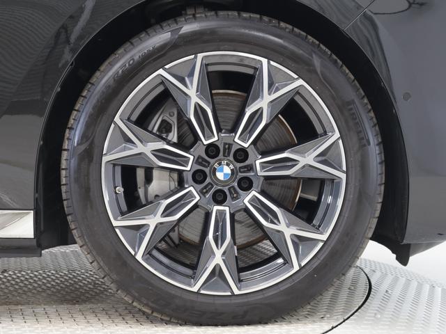 ｉ７ ｘＤｒｉｖｅ　６０　エクセレンス　認定中古車　２年保証　リヤエンターテイメント　パノラマルーフ　２０インチＡＷ　オットマン　レザーシート　アクティブクルーズコントロール　Ｂ＆Ｗサウンドシステム　全周囲カメラ　衝突軽減　車線逸脱（10枚目）