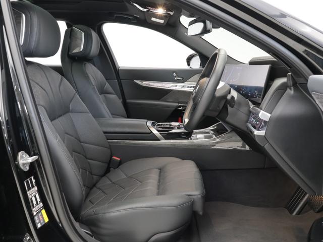 ｉ７ ｘＤｒｉｖｅ　６０　エクセレンス　認定中古車　２年保証　リヤエンターテイメント　パノラマルーフ　２０インチＡＷ　オットマン　レザーシート　アクティブクルーズコントロール　Ｂ＆Ｗサウンドシステム　全周囲カメラ　衝突軽減　車線逸脱（12枚目）