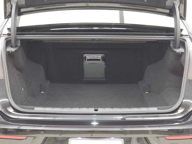 ｉ７ ｘＤｒｉｖｅ　６０　エクセレンス　認定中古車　２年保証　リヤエンターテイメント　パノラマルーフ　２０インチＡＷ　オットマン　レザーシート　アクティブクルーズコントロール　Ｂ＆Ｗサウンドシステム　全周囲カメラ　衝突軽減　車線逸脱（17枚目）