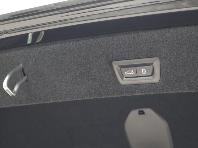 ｉ７ ｘＤｒｉｖｅ　６０　エクセレンス　認定中古車　２年保証　リヤエンターテイメント　パノラマルーフ　２０インチＡＷ　オットマン　レザーシート　アクティブクルーズコントロール　Ｂ＆Ｗサウンドシステム　全周囲カメラ　衝突軽減　車線逸脱（18枚目）