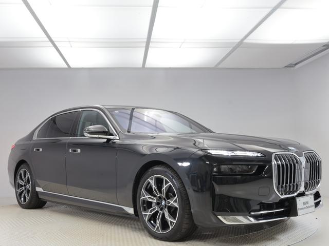 ｉ７ ｘＤｒｉｖｅ　６０　エクセレンス　認定中古車　２年保証　リヤエンターテイメント　パノラマルーフ　２０インチＡＷ　オットマン　レザーシート　アクティブクルーズコントロール　Ｂ＆Ｗサウンドシステム　全周囲カメラ　衝突軽減　車線逸脱（19枚目）