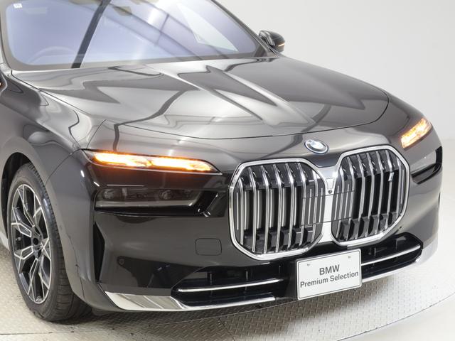 ｉ７ ｘＤｒｉｖｅ　６０　エクセレンス　認定中古車　２年保証　リヤエンターテイメント　パノラマルーフ　２０インチＡＷ　オットマン　レザーシート　アクティブクルーズコントロール　Ｂ＆Ｗサウンドシステム　全周囲カメラ　衝突軽減　車線逸脱（21枚目）