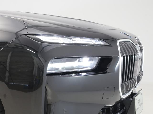 ｉ７ ｘＤｒｉｖｅ　６０　エクセレンス　認定中古車　２年保証　リヤエンターテイメント　パノラマルーフ　２０インチＡＷ　オットマン　レザーシート　アクティブクルーズコントロール　Ｂ＆Ｗサウンドシステム　全周囲カメラ　衝突軽減　車線逸脱（22枚目）