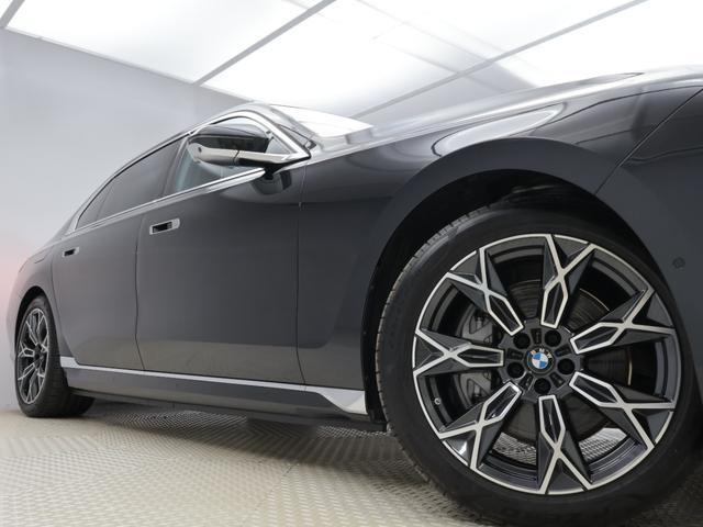 ｉ７ ｘＤｒｉｖｅ　６０　エクセレンス　認定中古車　２年保証　リヤエンターテイメント　パノラマルーフ　２０インチＡＷ　オットマン　レザーシート　アクティブクルーズコントロール　Ｂ＆Ｗサウンドシステム　全周囲カメラ　衝突軽減　車線逸脱（27枚目）