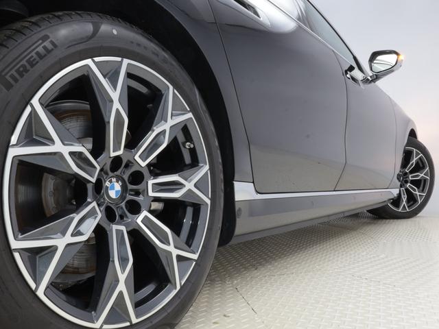 ｉ７ ｘＤｒｉｖｅ　６０　エクセレンス　認定中古車　２年保証　リヤエンターテイメント　パノラマルーフ　２０インチＡＷ　オットマン　レザーシート　アクティブクルーズコントロール　Ｂ＆Ｗサウンドシステム　全周囲カメラ　衝突軽減　車線逸脱（30枚目）