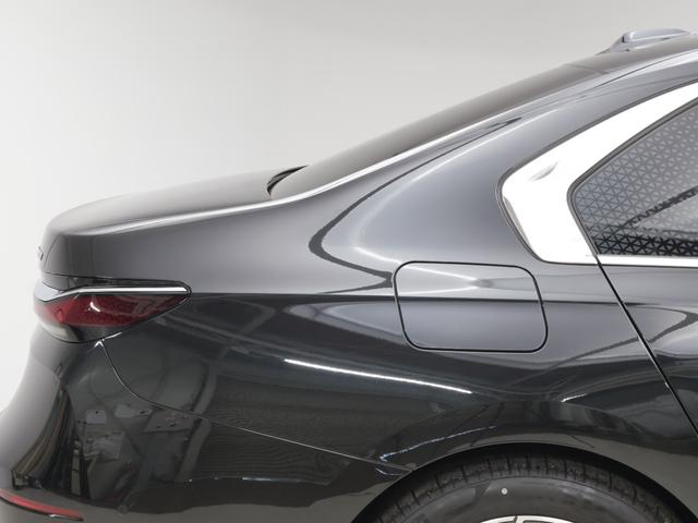 ｉ７ ｘＤｒｉｖｅ　６０　エクセレンス　認定中古車　２年保証　リヤエンターテイメント　パノラマルーフ　２０インチＡＷ　オットマン　レザーシート　アクティブクルーズコントロール　Ｂ＆Ｗサウンドシステム　全周囲カメラ　衝突軽減　車線逸脱（32枚目）