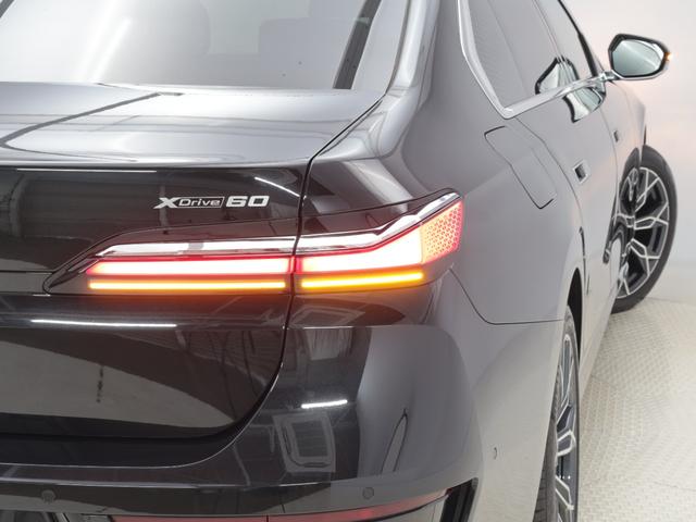 ｉ７ ｘＤｒｉｖｅ　６０　エクセレンス　認定中古車　２年保証　リヤエンターテイメント　パノラマルーフ　２０インチＡＷ　オットマン　レザーシート　アクティブクルーズコントロール　Ｂ＆Ｗサウンドシステム　全周囲カメラ　衝突軽減　車線逸脱（40枚目）