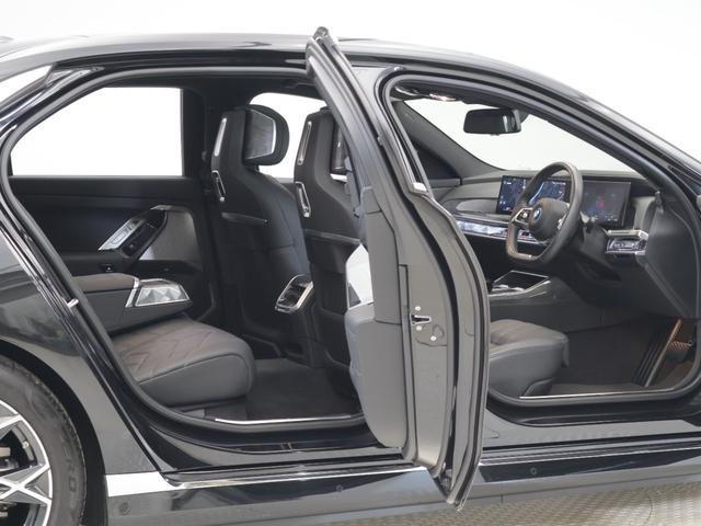 ｉ７ ｘＤｒｉｖｅ　６０　エクセレンス　認定中古車　２年保証　リヤエンターテイメント　パノラマルーフ　２０インチＡＷ　オットマン　レザーシート　アクティブクルーズコントロール　Ｂ＆Ｗサウンドシステム　全周囲カメラ　衝突軽減　車線逸脱（41枚目）