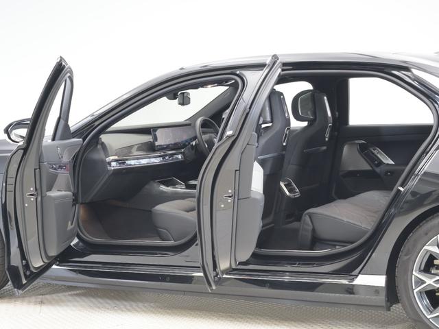 ｉ７ ｘＤｒｉｖｅ　６０　エクセレンス　認定中古車　２年保証　リヤエンターテイメント　パノラマルーフ　２０インチＡＷ　オットマン　レザーシート　アクティブクルーズコントロール　Ｂ＆Ｗサウンドシステム　全周囲カメラ　衝突軽減　車線逸脱（42枚目）