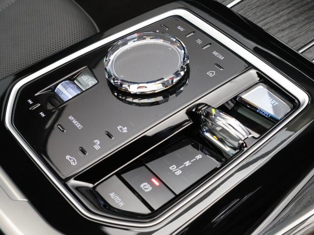 ｉ７ ｘＤｒｉｖｅ　６０　エクセレンス　認定中古車　２年保証　リヤエンターテイメント　パノラマルーフ　２０インチＡＷ　オットマン　レザーシート　アクティブクルーズコントロール　Ｂ＆Ｗサウンドシステム　全周囲カメラ　衝突軽減　車線逸脱（56枚目）