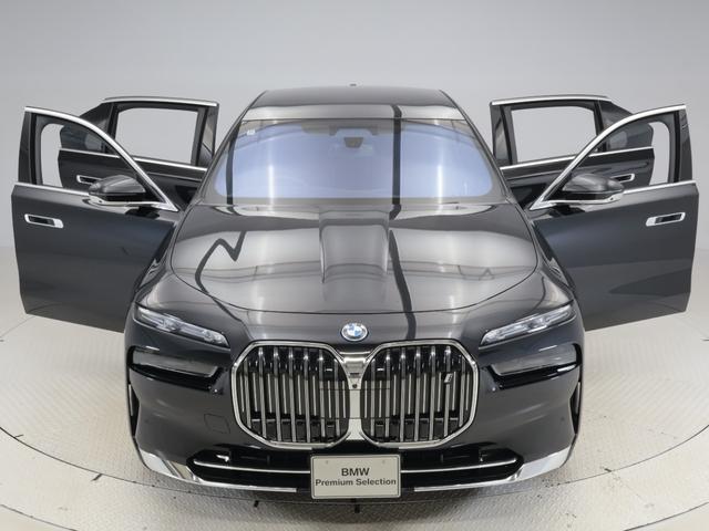 ｉ７ ｘＤｒｉｖｅ　６０　エクセレンス　認定中古車　２年保証　リヤエンターテイメント　パノラマルーフ　２０インチＡＷ　オットマン　レザーシート　アクティブクルーズコントロール　Ｂ＆Ｗサウンドシステム　全周囲カメラ　衝突軽減　車線逸脱（65枚目）