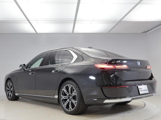 ｉ７ ｘＤｒｉｖｅ　６０　エクセレンス　認定中古車　２年保証　リヤエンターテイメント　パノラマルーフ　２０インチＡＷ　オットマン　レザーシート　アクティブクルーズコントロール　Ｂ＆Ｗサウンドシステム　全周囲カメラ　衝突軽減　車線逸脱（66枚目）