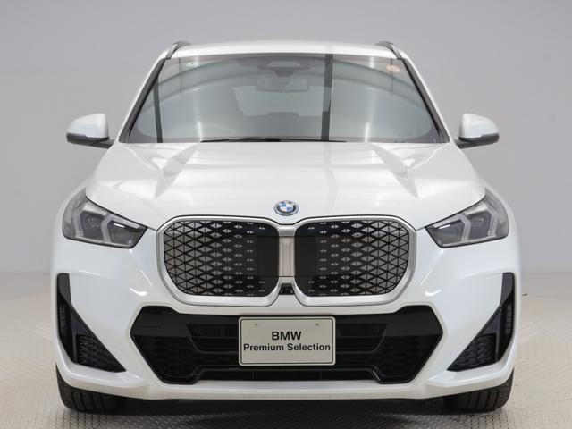 iX1 eDrive 20 Mスポーツ 認定中古車 2年保証 18インチAW アクティブクルーズコントロール ヘッドアップディスプレイ 全周囲カメラ アダプティブLED 衝突軽減 電動リヤゲート コンフォートアクセス フロントシートヒーター(3枚目)
