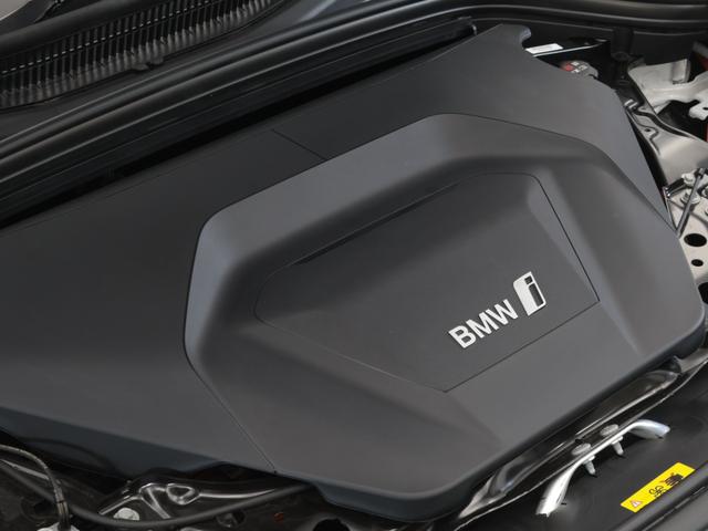 iX1 eDrive 20 Mスポーツ 認定中古車 2年保証 18インチAW アクティブクルーズコントロール ヘッドアップディスプレイ 全周囲カメラ アダプティブLED 衝突軽減 電動リヤゲート コンフォートアクセス フロントシートヒーター(5枚目)