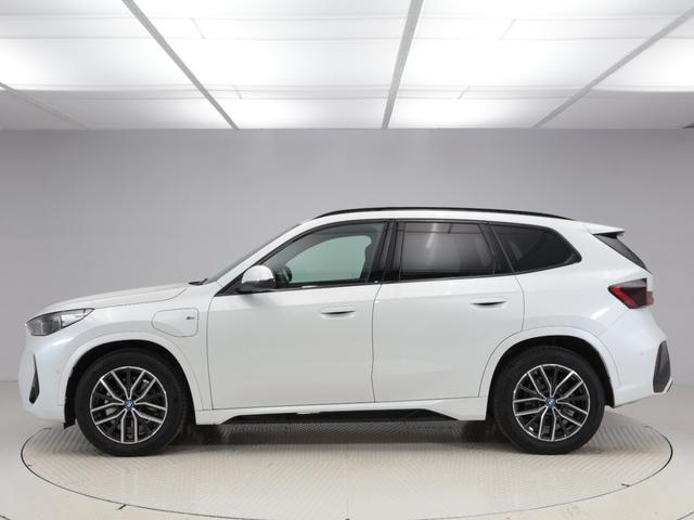 iX1 eDrive 20 Mスポーツ 認定中古車 2年保証 18インチAW アクティブクルーズコントロール ヘッドアップディスプレイ 全周囲カメラ アダプティブLED 衝突軽減 電動リヤゲート コンフォートアクセス フロントシートヒーター(7枚目)