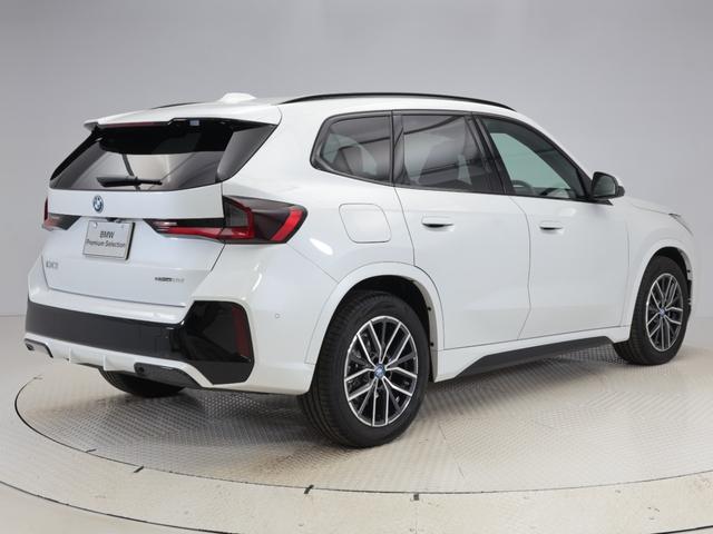 iX1 eDrive 20 Mスポーツ 認定中古車 2年保証 18インチAW アクティブクルーズコントロール ヘッドアップディスプレイ 全周囲カメラ アダプティブLED 衝突軽減 電動リヤゲート コンフォートアクセス フロントシートヒーター(9枚目)