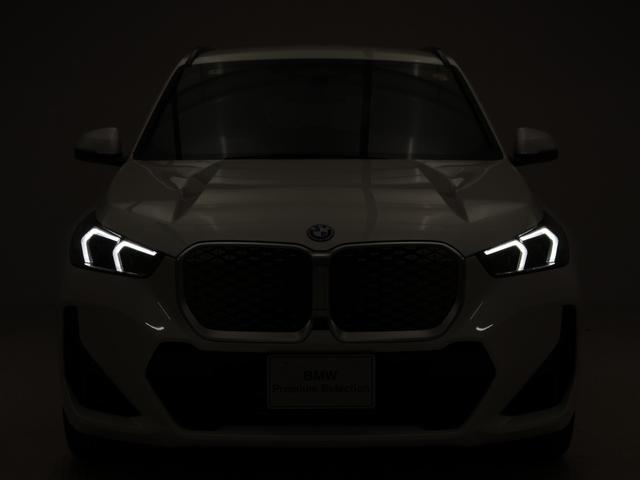 iX1 eDrive 20 Mスポーツ 認定中古車 2年保証 18インチAW アクティブクルーズコントロール ヘッドアップディスプレイ 全周囲カメラ アダプティブLED 衝突軽減 電動リヤゲート コンフォートアクセス フロントシートヒーター(24枚目)