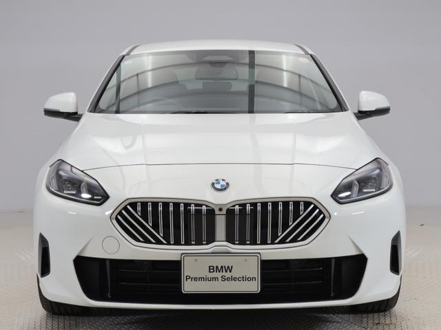 1シリーズ 120 ハイラインパッケージ 認定中古車 2年保証 17インチAW 全周囲カメラ Harman/Kardon ヘッドアップディスプレイ アクティブクルーズコントロール 衝突軽減 車線逸脱 電動リヤゲート コンフォートアクセス(3枚目)