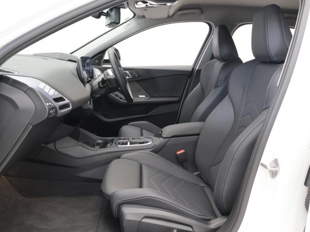 1シリーズ 120 ハイラインパッケージ 認定中古車 2年保証 17インチAW 全周囲カメラ Harman/Kardon ヘッドアップディスプレイ アクティブクルーズコントロール 衝突軽減 車線逸脱 電動リヤゲート コンフォートアクセス(13枚目)