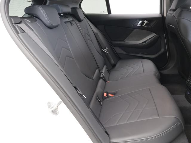 1シリーズ 120 ハイラインパッケージ 認定中古車 2年保証 17インチAW 全周囲カメラ Harman/Kardon ヘッドアップディスプレイ アクティブクルーズコントロール 衝突軽減 車線逸脱 電動リヤゲート コンフォートアクセス(14枚目)