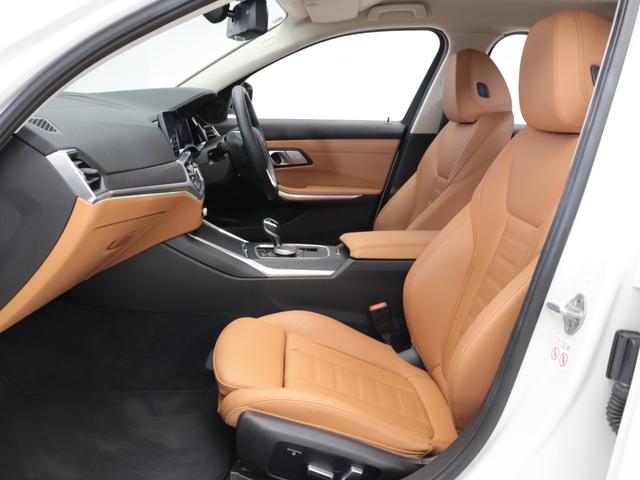 3シリーズ 318i 40thアニバーサリーエディション 認定中古車 2年保証 40th Anniversary Edition コニャックレザー 17インチAW スポーツシート アクティブクルーズコントロール リヤカメラ LED 衝突軽減 電動リヤゲート(13枚目)