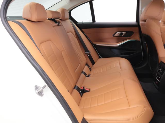 3シリーズ 318i 40thアニバーサリーエディション 認定中古車 2年保証 40th Anniversary Edition コニャックレザー 17インチAW スポーツシート アクティブクルーズコントロール リヤカメラ LED 衝突軽減 電動リヤゲート(14枚目)