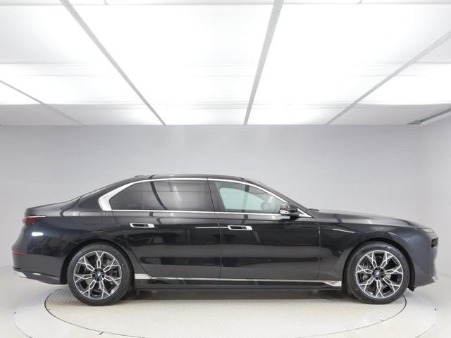 ｉ７ ｘＤｒｉｖｅ　６０　エクセレンス　認定中古車　２年保証　サンルーフ　リヤエンターテイメント　オットマンシート　２０インチＡＷ　全周囲カメラ　Ｂ＆Ｗダイヤモンドサウンド　アクティブクルーズコントロール　衝突軽減　ヘッドアップディスプレイ（7枚目）