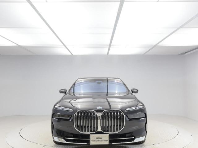 ｉ７ ｘＤｒｉｖｅ　６０　エクセレンス　認定中古車　２年保証　サンルーフ　リヤエンターテイメント　オットマンシート　２０インチＡＷ　全周囲カメラ　Ｂ＆Ｗダイヤモンドサウンド　アクティブクルーズコントロール　衝突軽減　ヘッドアップディスプレイ（23枚目）