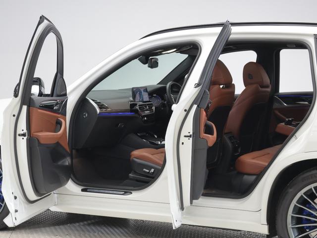 ����Ȃɂ����̕����G�X�R�[�g����C���[�W�ŁB�����ꂪ���₷�������A�����Ĉ��S����^���Ă����h�A�̌����Əd���́A�h�C�c�ԂȂ�ł͂ł��B