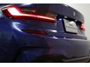 L字型テールライトは、BMWのコーポレートアイデンティティーのひとつです。ポルティマオブルーのボディカラーにひときわ輝きます。