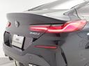 L字型テールライトは、BMWのコーポレートアイデンティティーのひとつです。ブラックサファイアのボディカラーにひときわ輝きます。