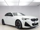 ♪BMWの代名詞といえるキドニー・グリル、一目でそれと分かる精悍な顔立ち。ホフマイスターキンクやキャラクターラインと呼ばれる側面デザインにより前傾姿勢を強調したスタイルは、走りを重視したBMWならでは