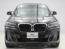 ♪BMWの代名詞といえるキドニー・グリル、一目でそれと分かる精悍な顔立ち。ホフマイスターキンクやキャラクターラインと呼ばれる側面デザインにより前傾姿勢を強調したスタイルは、走りを重視したBMWならでは