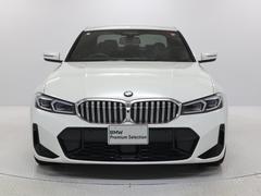 ♪ＢＭＷの代名詞といえるキドニー・グリル、一目でそれと分かる精悍な顔立ち。ホフマイスターキンクやキャラクターラインと呼ばれる側面デザインにより前傾姿勢を強調したスタイルは、走りを重視したＢＭＷならでは 2