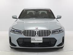 ♪ＢＭＷの代名詞といえるキドニー・グリル、一目でそれと分かる精悍な顔立ち。ホフマイスターキンクやキャラクターラインと呼ばれる側面デザインにより前傾姿勢を強調したスタイルは、走りを重視したＢＭＷならでは 2