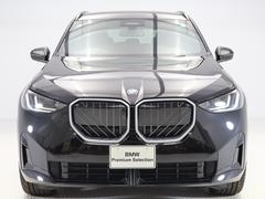 ♪ＢＭＷの代名詞といえるキドニー・グリル、一目でそれと分かる精悍な顔立ち。ホフマイスターキンクやキャラクターラインと呼ばれる側面デザインにより前傾姿勢を強調したスタイルは、走りを重視したＢＭＷならでは 3