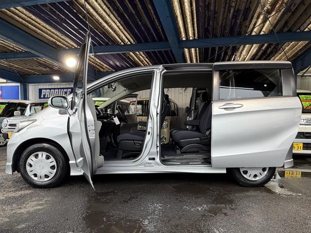 フリード Ｇ　エアロ　Ｌパッケージ　ワンオ－ナ－車７人乗パワ－スライドドア・社外Ｂｌｕｅｔｏｏｔｈ付ナビ地デジ・ＨＤＭＩ・バックカメラ・ＤＶＤ再生・ＨＩＤライト＆フォグライト・純正エアロ・キ－レスキ－・記録簿（14枚目）