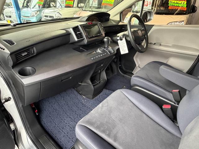 フリード Ｇ　エアロ　Ｌパッケージ　ワンオ－ナ－車７人乗パワ－スライドドア・社外Ｂｌｕｅｔｏｏｔｈ付ナビ地デジ・ＨＤＭＩ・バックカメラ・ＤＶＤ再生・ＨＩＤライト＆フォグライト・純正エアロ・キ－レスキ－・記録簿（16枚目）