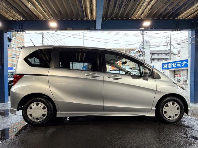 フリード Ｇ　エアロ　Ｌパッケージ　ワンオ－ナ－車７人乗パワ－スライドドア・社外Ｂｌｕｅｔｏｏｔｈ付ナビ地デジ・ＨＤＭＩ・バックカメラ・ＤＶＤ再生・ＨＩＤライト＆フォグライト・純正エアロ・キ－レスキ－・記録簿（40枚目）