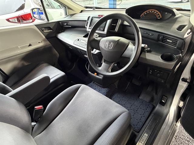 フリード Ｇ　エアロ　Ｌパッケージ　ワンオ－ナ－車７人乗パワ－スライドドア・社外Ｂｌｕｅｔｏｏｔｈ付ナビ地デジ・ＨＤＭＩ・バックカメラ・ＤＶＤ再生・ＨＩＤライト＆フォグライト・純正エアロ・キ－レスキ－・記録簿（44枚目）