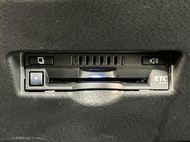 Ｃ－ＨＲ Ｓ－Ｔ　サイドエアバック　イモビライザー　バックモニター　ナビ　ＬＥＤヘッドライト　オートクルーズコントロール　ＥＴＣ車載器　エアバッグ　ドライブレコーダー　アルミホイール　横滑り防止装置　ＡＢＳ　キーレス（8枚目）