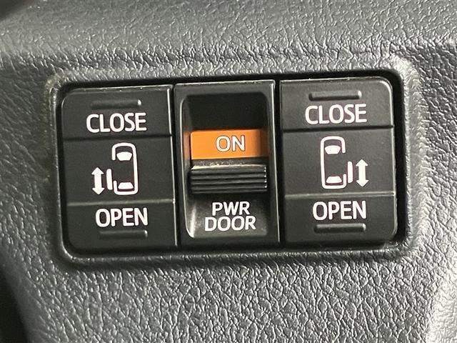 シエンタ Ｇ　後席モニター　メモリーナビ　バックカメラ　両側電動スライドドア　スマートキープッシュスタート　地デジフルセグ　定期点検記録簿　フルオートエアコン　ＥＴＣ　パワステ　キーフリーシステム　ＡＢＳ（4枚目）