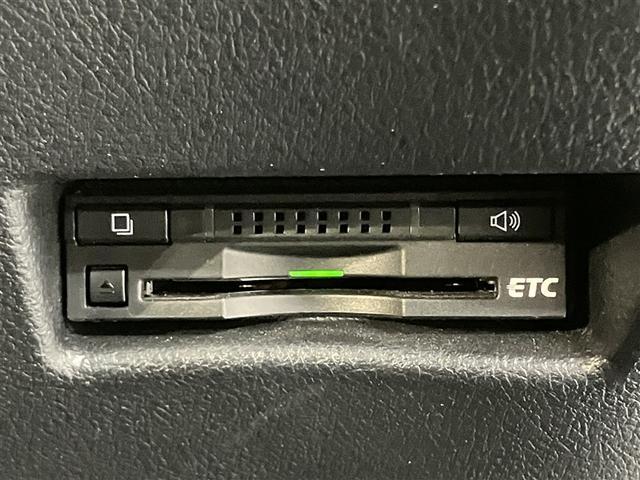 シエンタ Ｇ　後席モニター　メモリーナビ　バックカメラ　両側電動スライドドア　スマートキープッシュスタート　地デジフルセグ　定期点検記録簿　フルオートエアコン　ＥＴＣ　パワステ　キーフリーシステム　ＡＢＳ（12枚目）