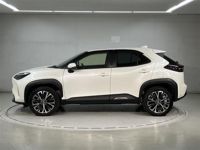 ヤリスクロス Ｚ　バックモニタ　横滑り防止システム　イモビ　カーテンエアバッグ　ＴＶ　クルーズＣ　エアコン　スマートキ－　アルミ　地デジ　キーフリー　パワステ　ダブルエアバック　ＬＥＤヘット　エアバッグ　ＡＢＳ（2枚目）